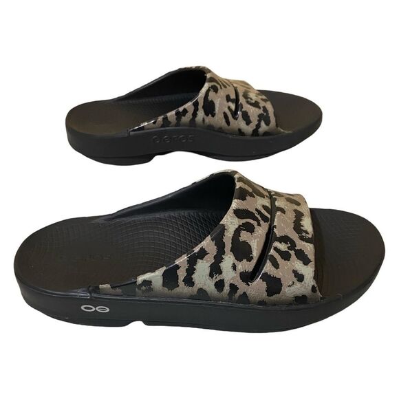 Oofos Women's Ooahh Limited Edition Cheetah Slides - Picture 5 of 8